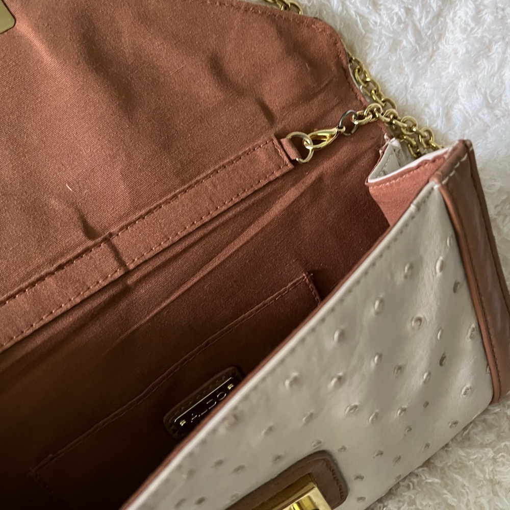 Faux Ostrich Envelope Clutch/Crossbody Bag with Gold Chain - Picture 4 of 10
